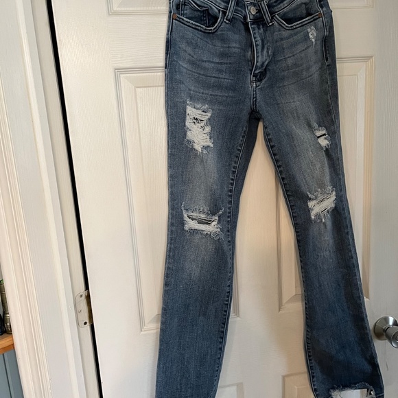 Judy Blue Jeans 3/26 - Picture 2 of 3